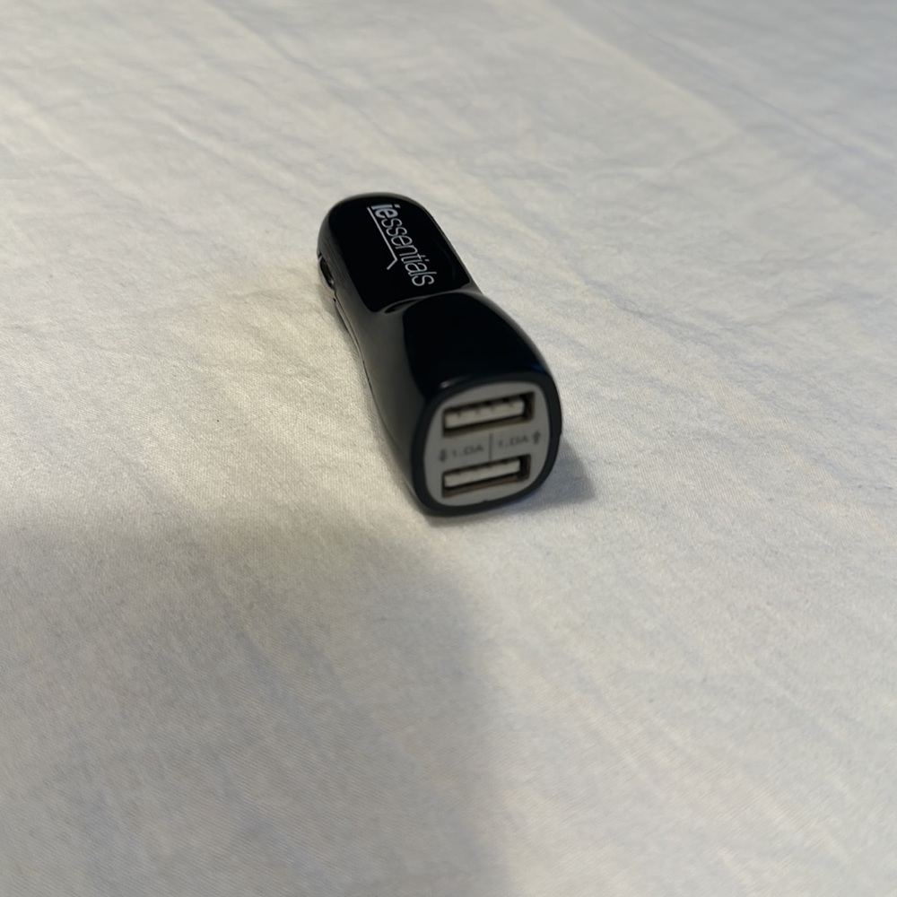 Iessentials Vehicle Charging plug - Picture 2 of 3